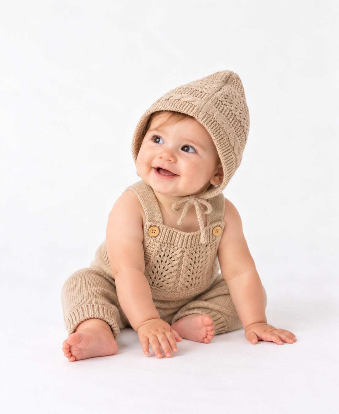 Salopette bébé tricotée avec bonnet assorti