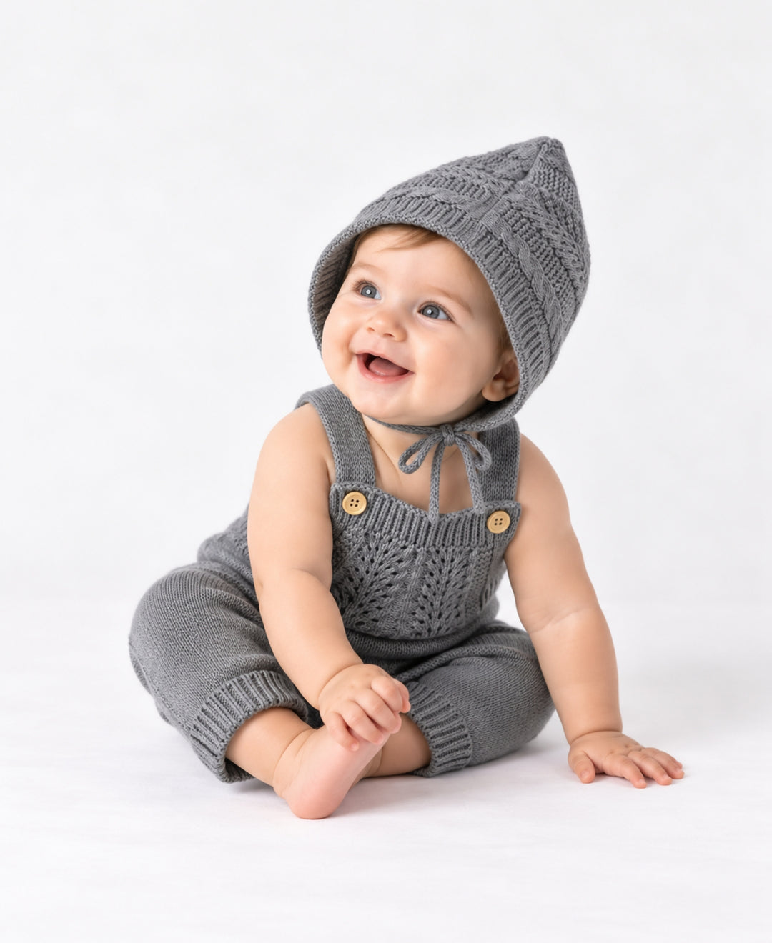 Salopette bébé tricotée avec bonnet assorti